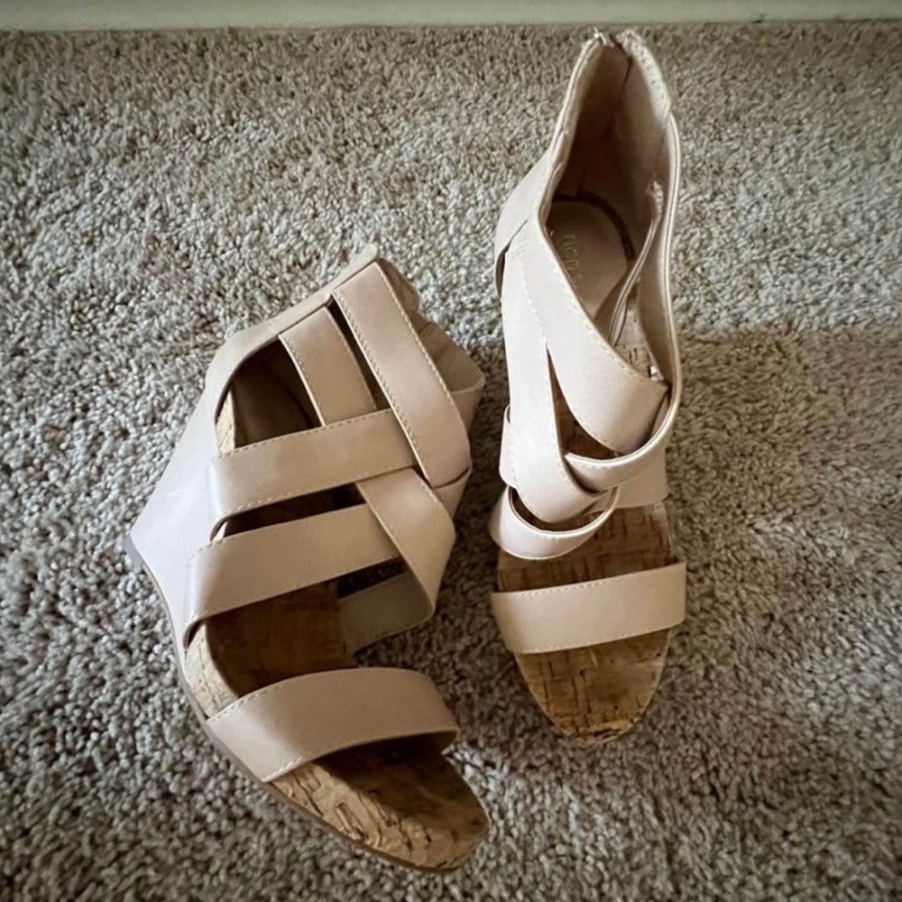 Pale pink strappy wedges!